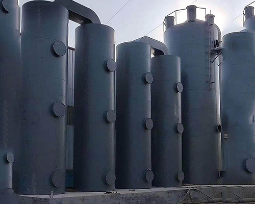 電捕焦油器簡介電捕焦油器采用結構形式有同心圓式、管式和蜂窩式等三種。無論哪種結構，其工作原理，即在金屬導線與金屬管壁（或極板）間施加高壓直流電，以維持足以使氣體產生電離的電場，使陰陽極之間形成電暈區(qū)。本段結構分析三種結構的電捕焦油器均有